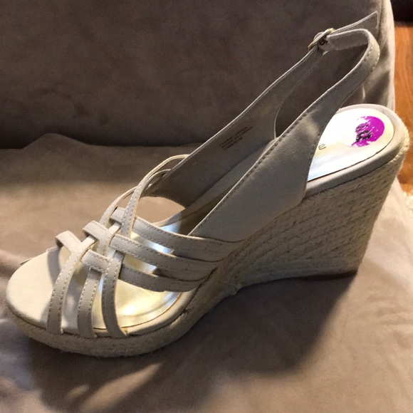 Ann Marino cream sling back wedge sandals - Picture 2 of 7